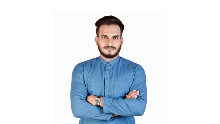Ramzan Shaikh an Indian entrepreneur, contributes to society through the Hopemirror Foundation.