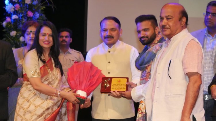 Monica Singhal Was Thanked By The Chief Guests As Hariom Smiles' Spiritual Program